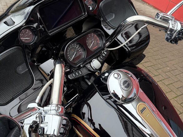 2023 Harley-Davidson CVO Road Glide Limited, красный, 3200000 рублей - вид 14