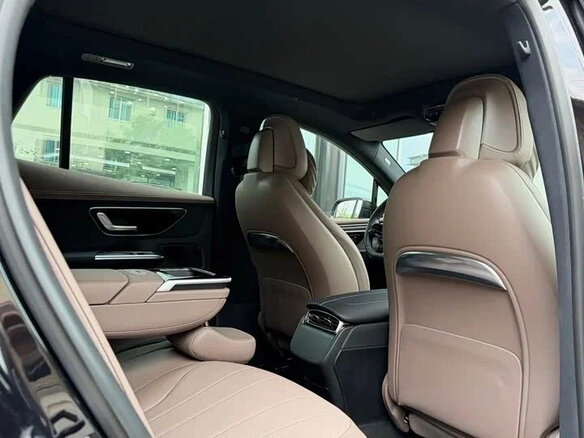 2025 Mercedes-Benz EQE 500, чёрный - вид 12