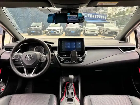 2022 Toyota Corolla Sporty XII (E210) Рестайлинг, серебристый - вид 3