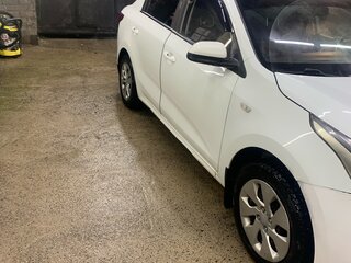 2018 Kia Rio IV, белый, 700999 рублей, вид 4