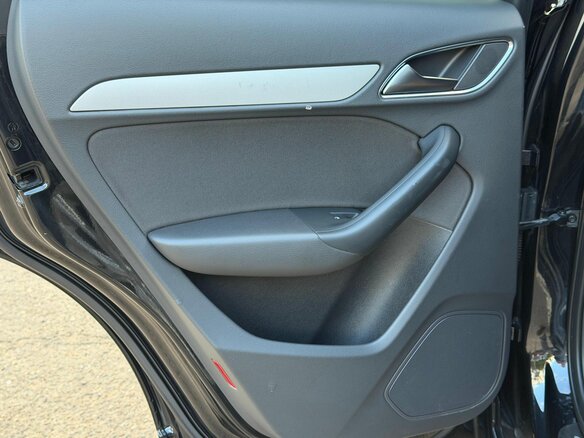 2013 Audi Q3 I (8U), чёрный - вид 17
