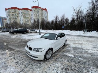 2010 BMW 1 серии 116i I (E81/E82/E87/E88) Рестайлинг, белый, 1350000 рублей, вид 2