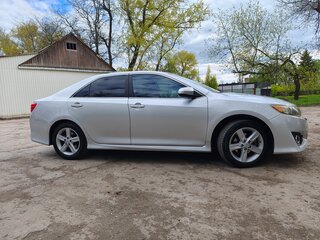 2014 Toyota Camry US Market VII (XV50), серебристый, 1400000 рублей, вид 2