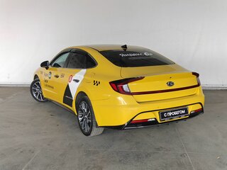 2022 Hyundai Sonata VIII (DN8), жёлтый, 1870000 рублей, вид 4