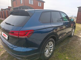 2018 Volkswagen Touareg III, синий, 5000000 рублей, вид 4