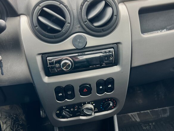 2011 Renault Logan I Рестайлинг, белый - вид 12