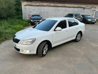 2011 Skoda Octavia II (A5) Рестайлинг, белый, 800000 рублей, вид 3