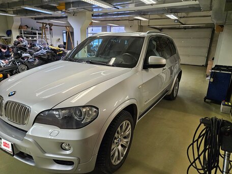 2009 BMW X5 4.8i II (E70), серебристый, 3300000 рублей, вид 1