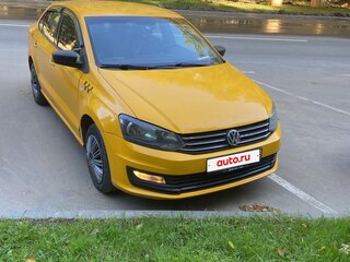 2018 Volkswagen Polo V Рестайлинг, жёлтый, 380000 рублей, вид 2