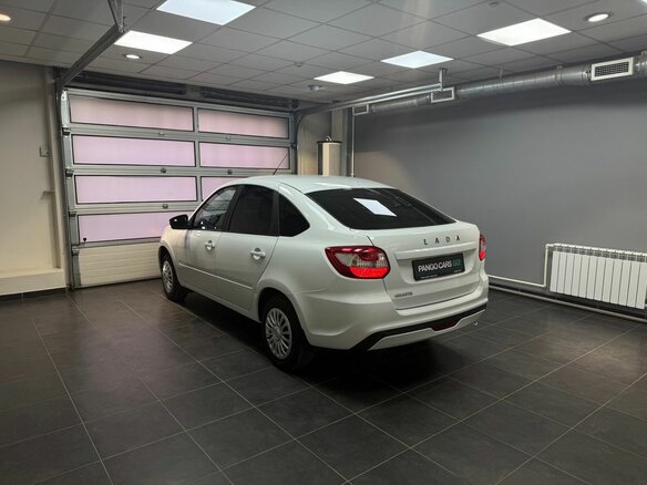 2022 Lada (ВАЗ) Granta I Рестайлинг, белый, 760000 рублей - вид 3