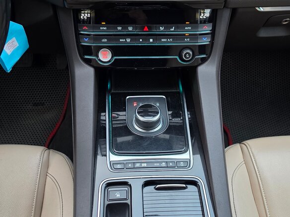 2018 Jaguar F-Pace I, красный, 2499999 рублей - вид 16