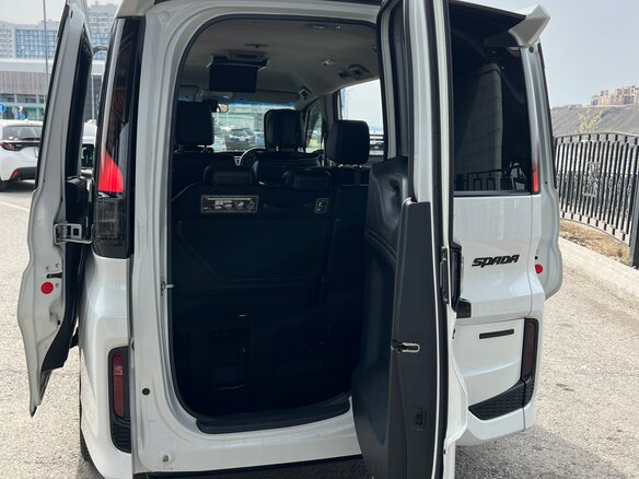 2018 Honda Stepwgn Spada V Рестайлинг, белый, 2365000 рублей - вид 15