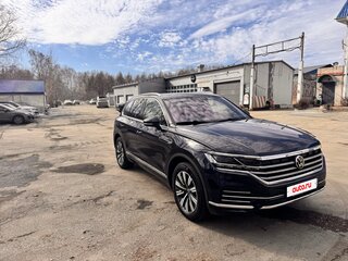 2021 Volkswagen Touareg III, чёрный, 5100000 рублей, вид 3