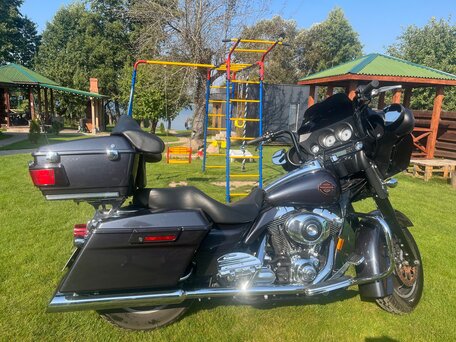 2006 Harley-Davidson Street Glide, серый, 720000 рублей, вид 3