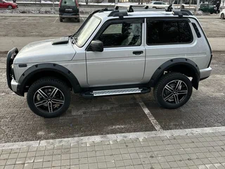 2021 Lada (ВАЗ) 2121 (4x4) Urban I Рестайлинг (2020), серебристый, 1200000 рублей, вид 4