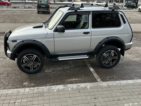 2021 Lada (ВАЗ) 2121 (4x4) Urban I Рестайлинг (2020), серебристый, 1200000 рублей, вид 4