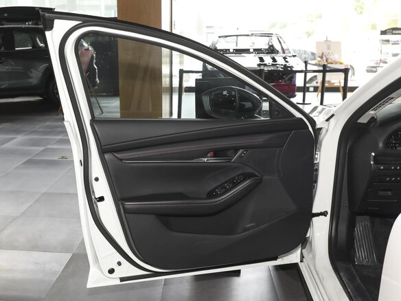 2025 Mazda 3 Axela IV (BP), белый, 3600000 рублей - вид 22