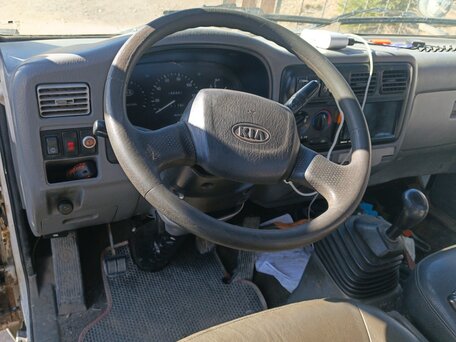 2004 Kia K-Series, белый, 1070000 рублей, вид 5