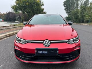 2023 Volkswagen Golf VIII, красный, 1630000 рублей, вид 2