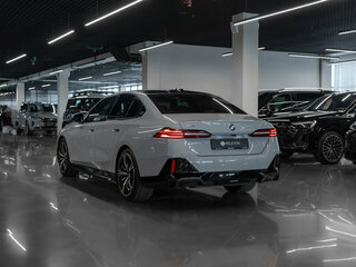 2023 BMW 5 серии 530i xDrive VIII (G60/G61/G68), серый, 7500000 рублей, вид 4