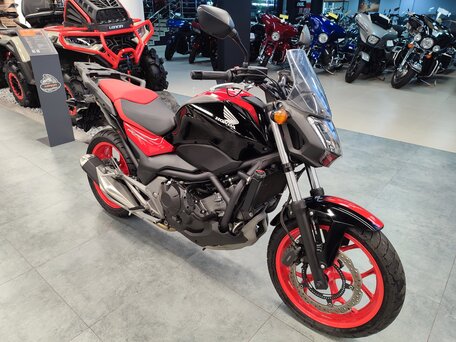 2018 Honda NC 750S, красный, 649000 рублей, вид 4