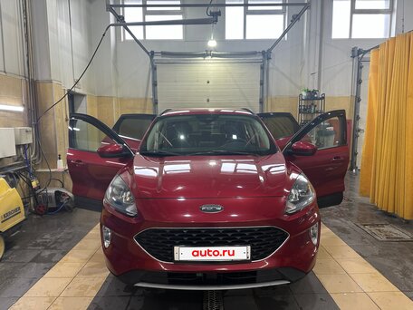 2019 Ford Escape IV, красный, 2150000 рублей, вид 3