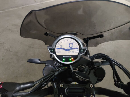 2022 Moto Guzzi V 7, серебристый, 550000 рублей, вид 5