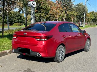 2021 Kia Rio IV Рестайлинг, красный, 1700000 рублей, вид 2