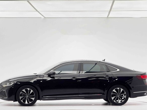 2023 Volkswagen Passat B8 Рестайлинг, чёрный, 1810000 рублей - вид 4