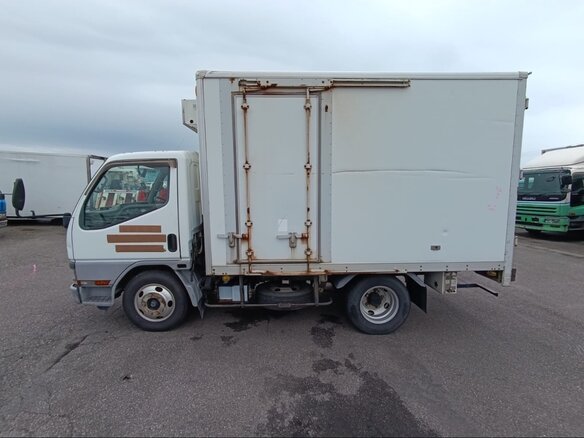 2001 Fuso (Mitsubishi) Canter, белый, 1050000 рублей - вид 5