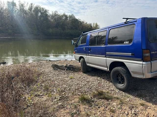 1989 Mitsubishi Delica III, синий, 495000 рублей, вид 3