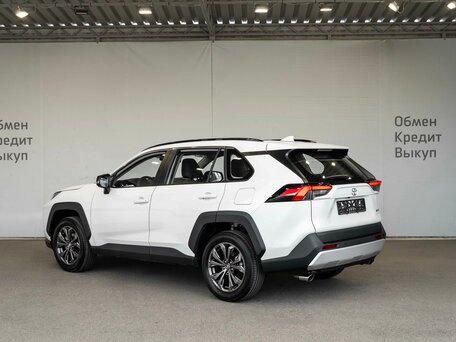2025 Toyota RAV4 V (XA50), белый, 3799000 рублей, вид 4