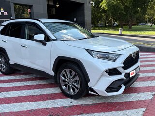 2021 Toyota RAV4 V (XA50), белый, 3700000 рублей, вид 1