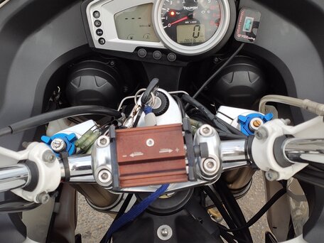 2007 Triumph Tiger 1050, белый, 540000 рублей, вид 2