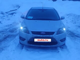 2011 Ford Focus II Рестайлинг, серебристый, 550000 рублей, вид 2