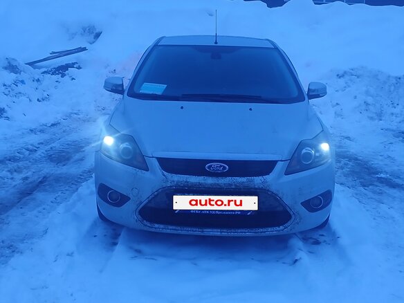 2011 Ford Focus II Рестайлинг, серебристый, 550000 рублей - вид 1