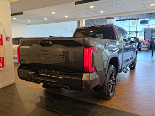 2024 Toyota Tundra CrewMax III, серый, 8350000 рублей, вид 4