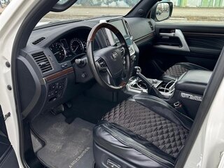 2018 Toyota Land Cruiser 200 Series Рестайлинг 2, белый, 7300000 рублей, вид 5