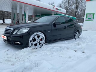 2011 Mercedes-Benz E-Класс 200 7G-Tronic IV (W212, S212, C207), чёрный, 1500000 рублей, вид 3