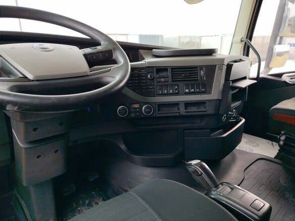 2020 Volvo FH, красный, 8024000 рублей - вид 4