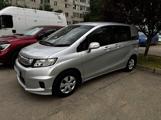 2014 Honda Freed Spike I Рестайлинг 2, серебристый, 1300000 рублей, вид 1