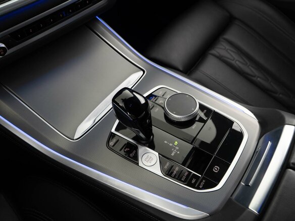 2022 BMW X5 M50i IV (G05/G18), чёрный, 8690052 рублей - вид 17
