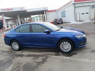 2021 Skoda Octavia IV (A8), жёлтый, 1890000 рублей, вид 4