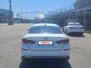 2020 Kia Optima IV Рестайлинг, белый, 1750000 рублей, вид 3