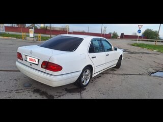 1996 Mercedes-Benz E-Класс 230 II (W210, S210), белый, 300000 рублей, вид 2