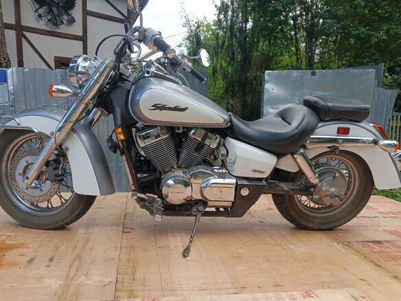 2006 Honda Shadow 750, белый, 400000 рублей