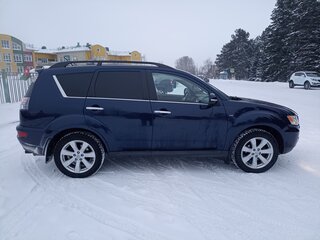 2011 Mitsubishi Outlander II Рестайлинг, синий, 1550000 рублей, вид 2