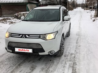 2013 Mitsubishi Outlander III, белый, 1750000 рублей, вид 3