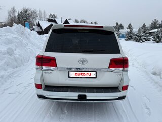 2019 Toyota Land Cruiser 200 Series Рестайлинг 2, белый, 7900000 рублей, вид 4