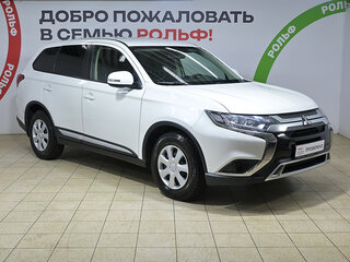 2019 Mitsubishi Outlander III Рестайлинг 3, белый, 1890000 рублей, вид 4
